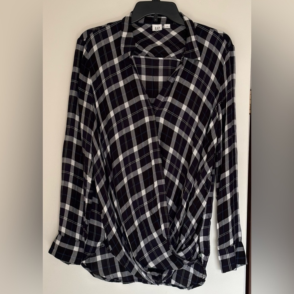Maternity GAP Black & White Plaid Button-Down Bubble Hem Wrap-Front Top Size M